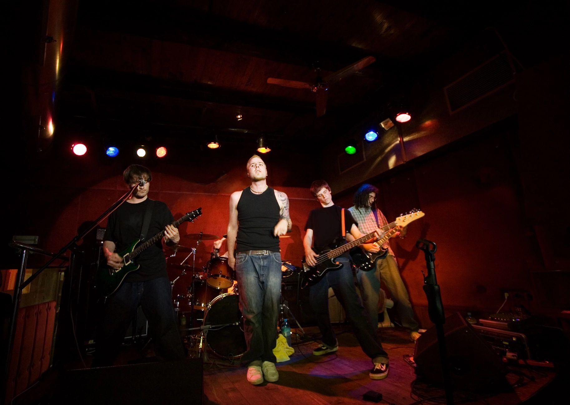 punk band live (wide angle, 1/30sec, iso 400)